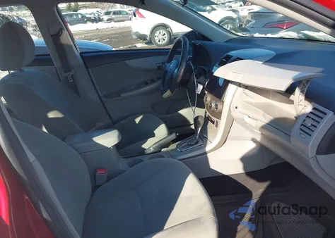 2011 Toyota Corolla Le z USA, uszkodzony, nr VIN 2T1BU4EE4BC710200